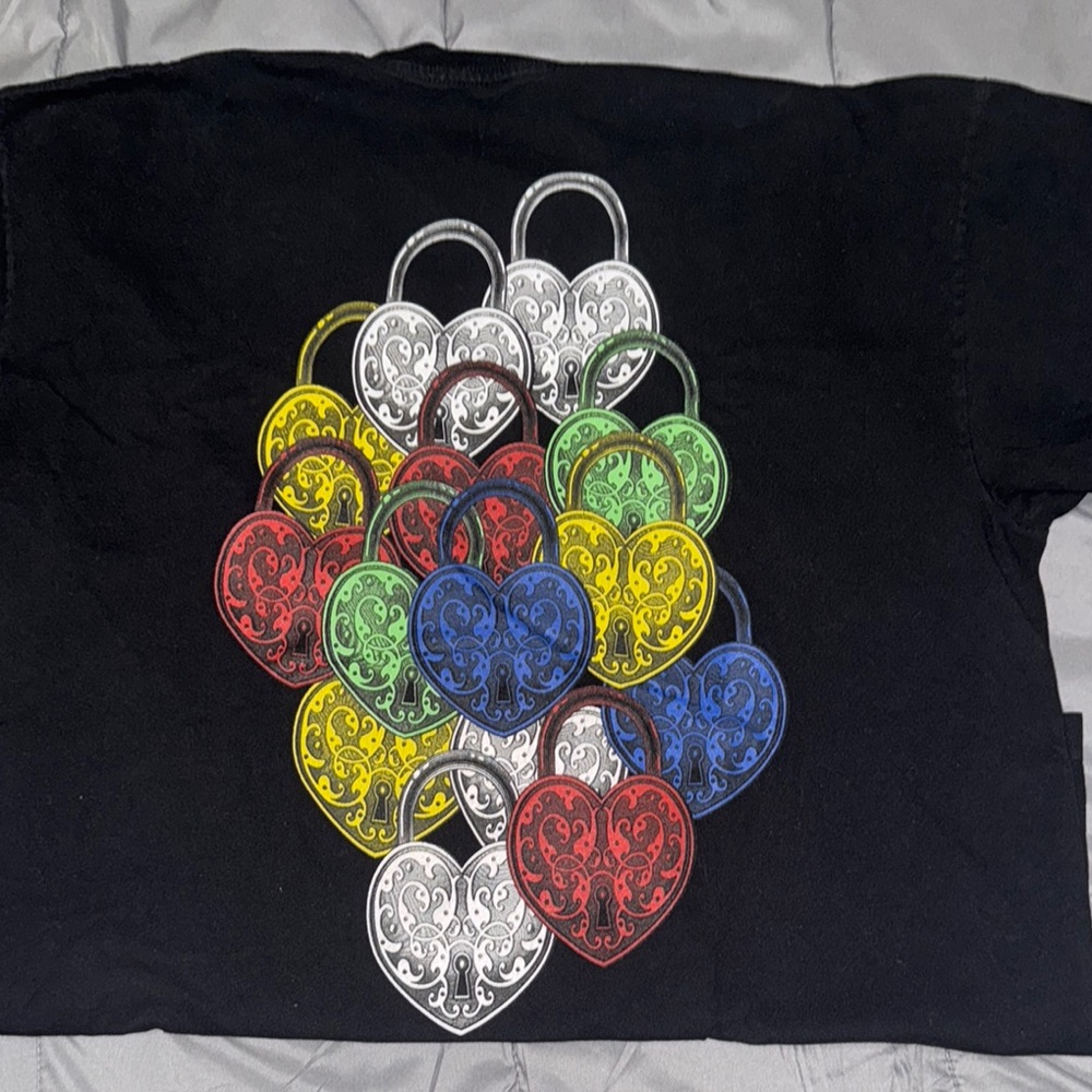 Black Graphic Tee with Key Design - Picture 4 of 5